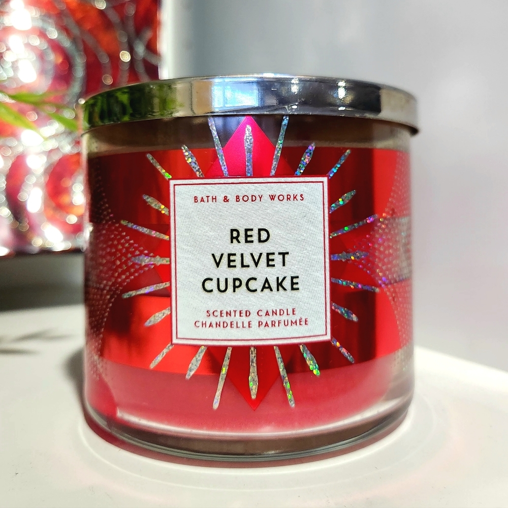Red Celvet Cupacke  3 Wick Candle by Bath and Body Works RARE DISCONTINUED